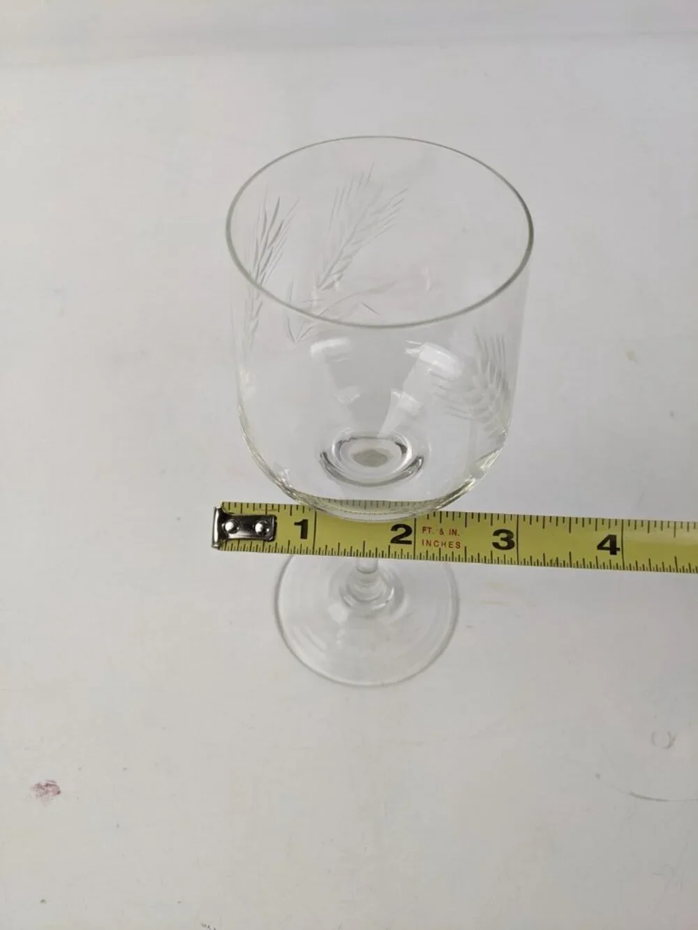 Unmarked set wine